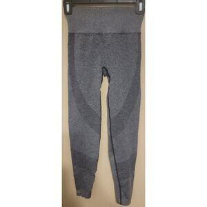 Pink Victoria Secret Women's Grey Leggings with detailing Size XSmall